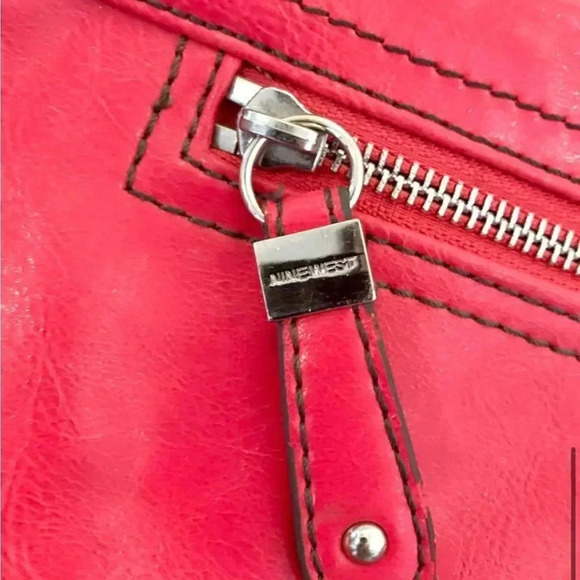 NINE WEST VERY PINK OVERSIZED LEATHER FOLD OVER CLUTCH PERFECT FOR SUMMER - Picture 7 of 13